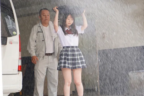 phim sex gái nhật xinh Theo dõi cưỡng bức nữ sinh trú mưa~ Aika Yumeno